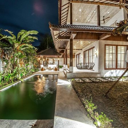 Putri Salju Villa By Evdekimi Ubud エクステリア 写真