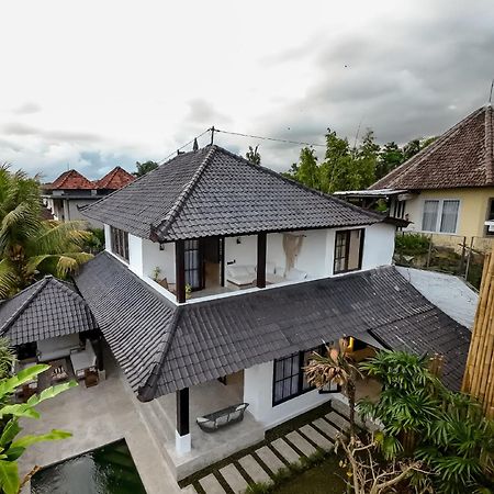 Putri Salju Villa By Evdekimi Ubud エクステリア 写真
